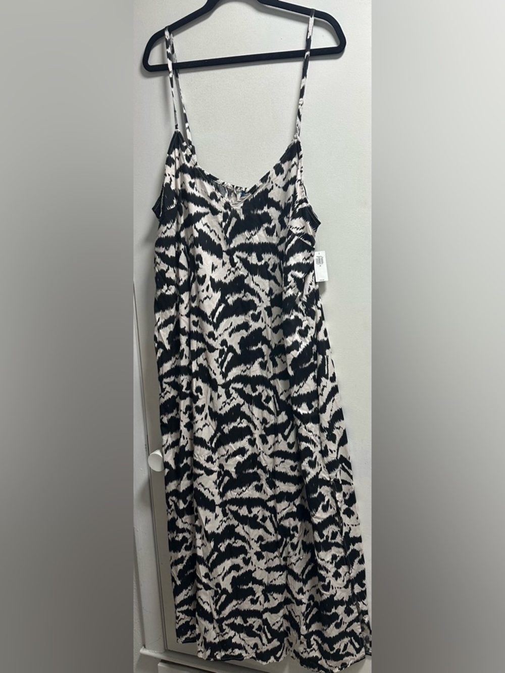 Old Navy Black and White Spaghetti-Strap Maxi Dress - Picture 6 of 6